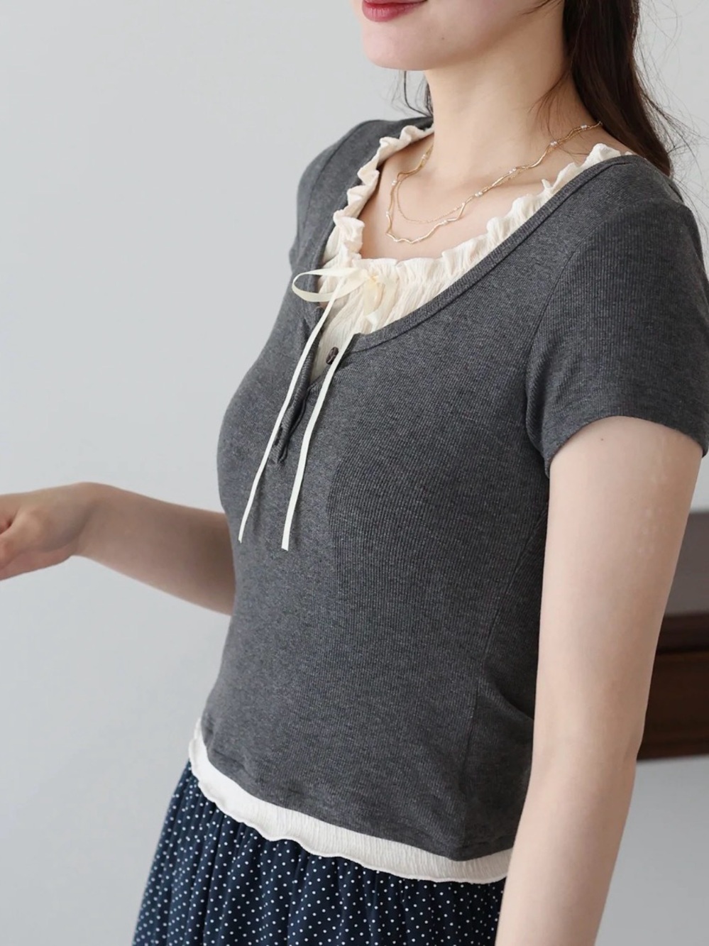 TINT cotton t-shirt w/ ivory lace trim, v-neckline and ribbon bow detail size L